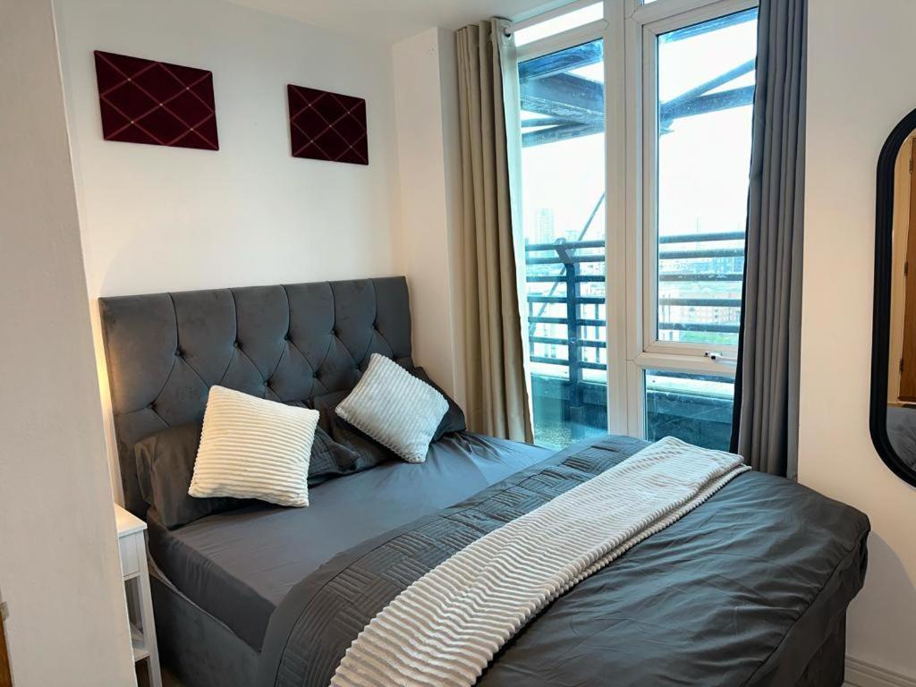 Апартаменты Cosy Views Лондон Экстерьер фото